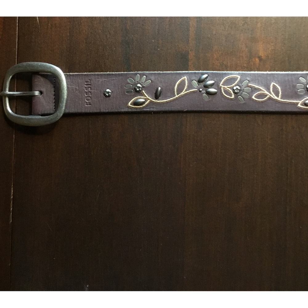 Fossil embroidered belt